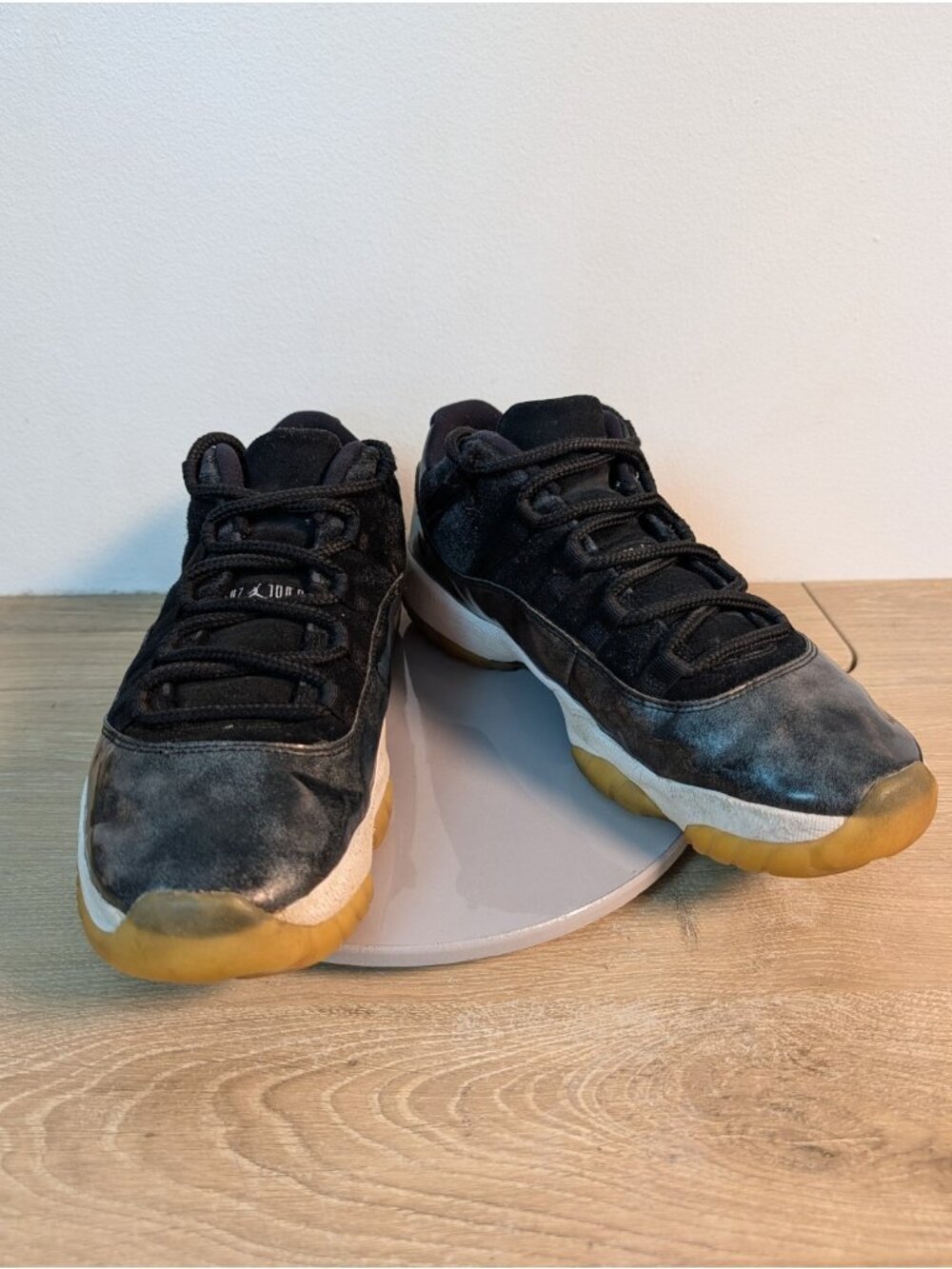 Air Jordan Retro XI Low Baron Men’s 528895-010 Men’s Size 11 Black Flaw